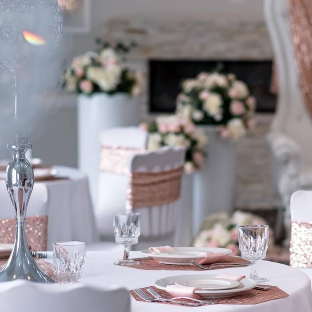 rose gold place mats at wedding