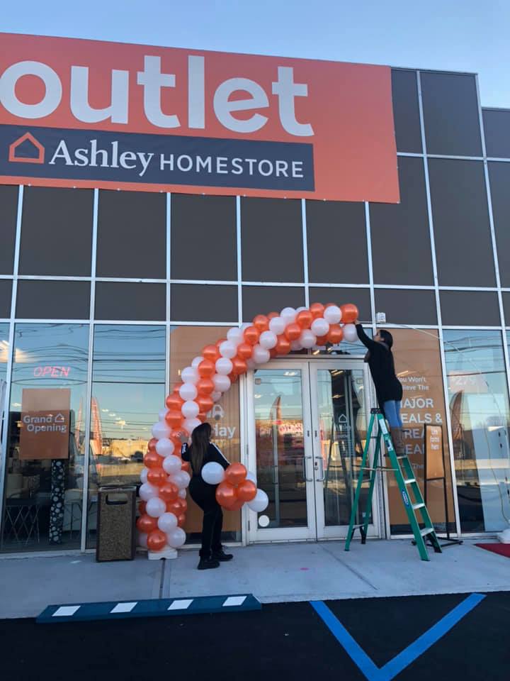 balloon arch for grand opening