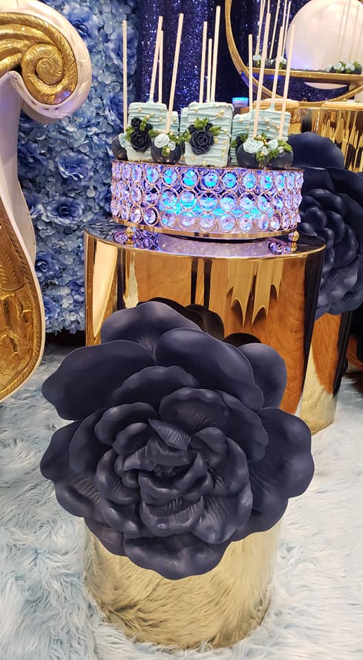 large navy flower decoration on gold table