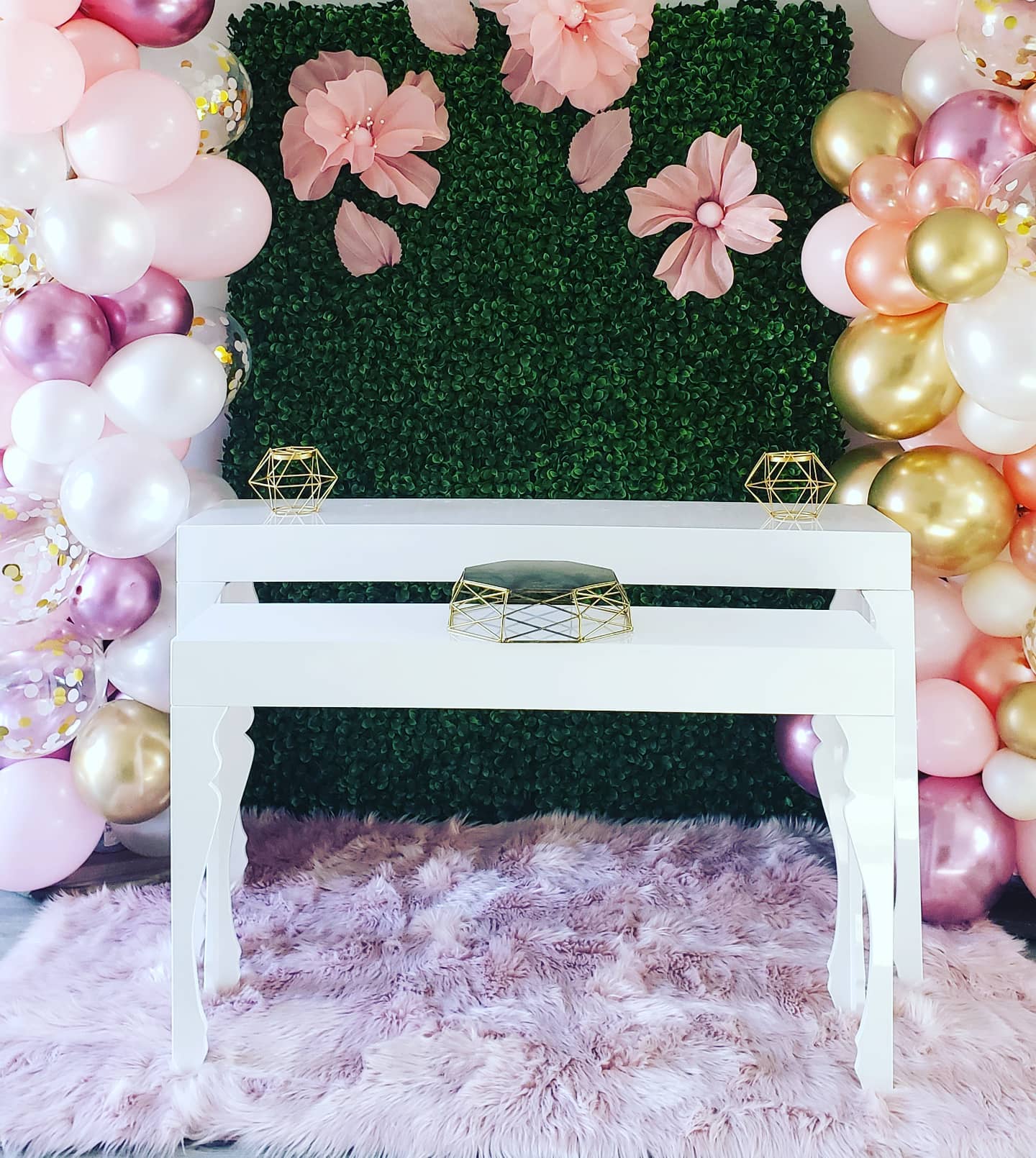 pink and gold balloon arch