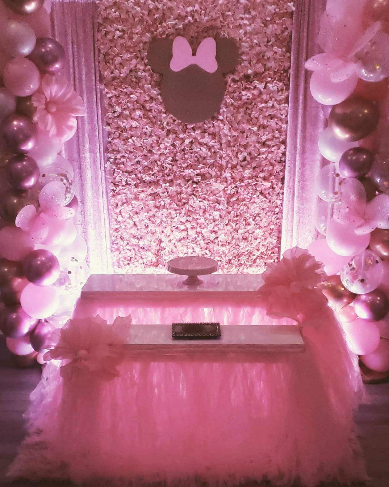 pink minnie mouse birthday decor