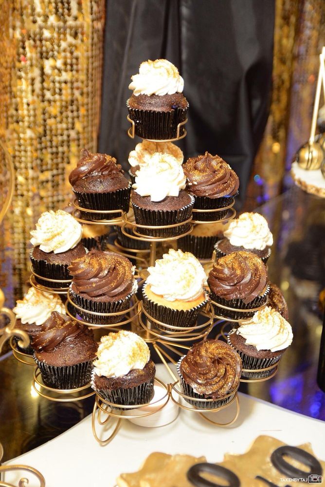 cupcakes on gold stand